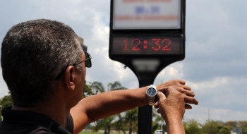 Horário de Verão começa neste domingo em três regiões do país